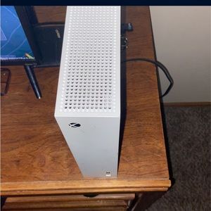 Xbox One Series S 365 GB.